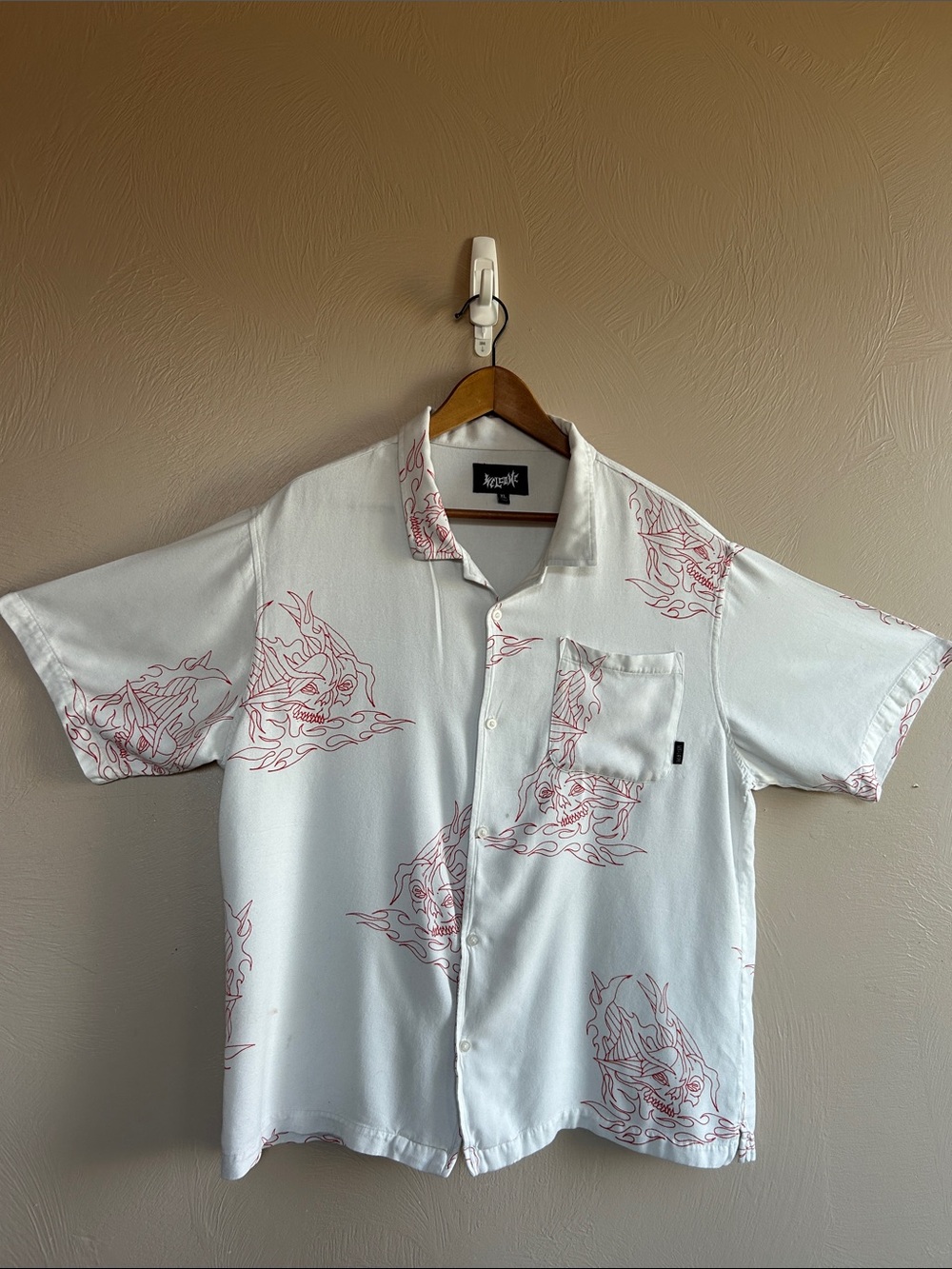 Welcome Rayder Skateboards Inferno Skull Camp Shirt. Bone Color. Short Sleeve XL